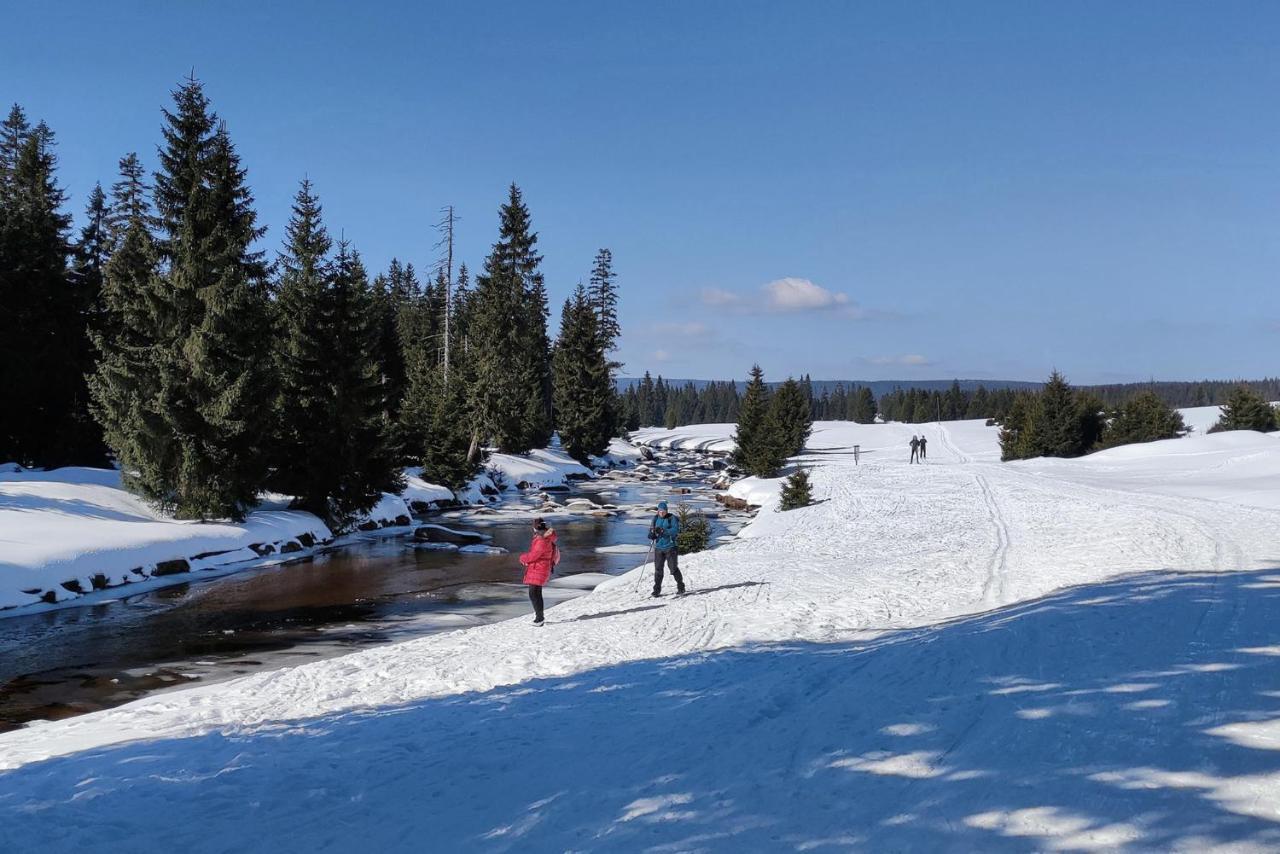 Enjoyharrachov - Atraktivni Klidny Klimatizovany Apartman 20 V Centru Harrachova S Parkovanim, Wifi-Wlan, Sat, Herni Konzoli, Ipad, Netflix Zdarma, Moznosti Dobijeni Auta, Vyhledem Do Zahrady A Na Romanticky Kostelik ภายนอก รูปภาพ
