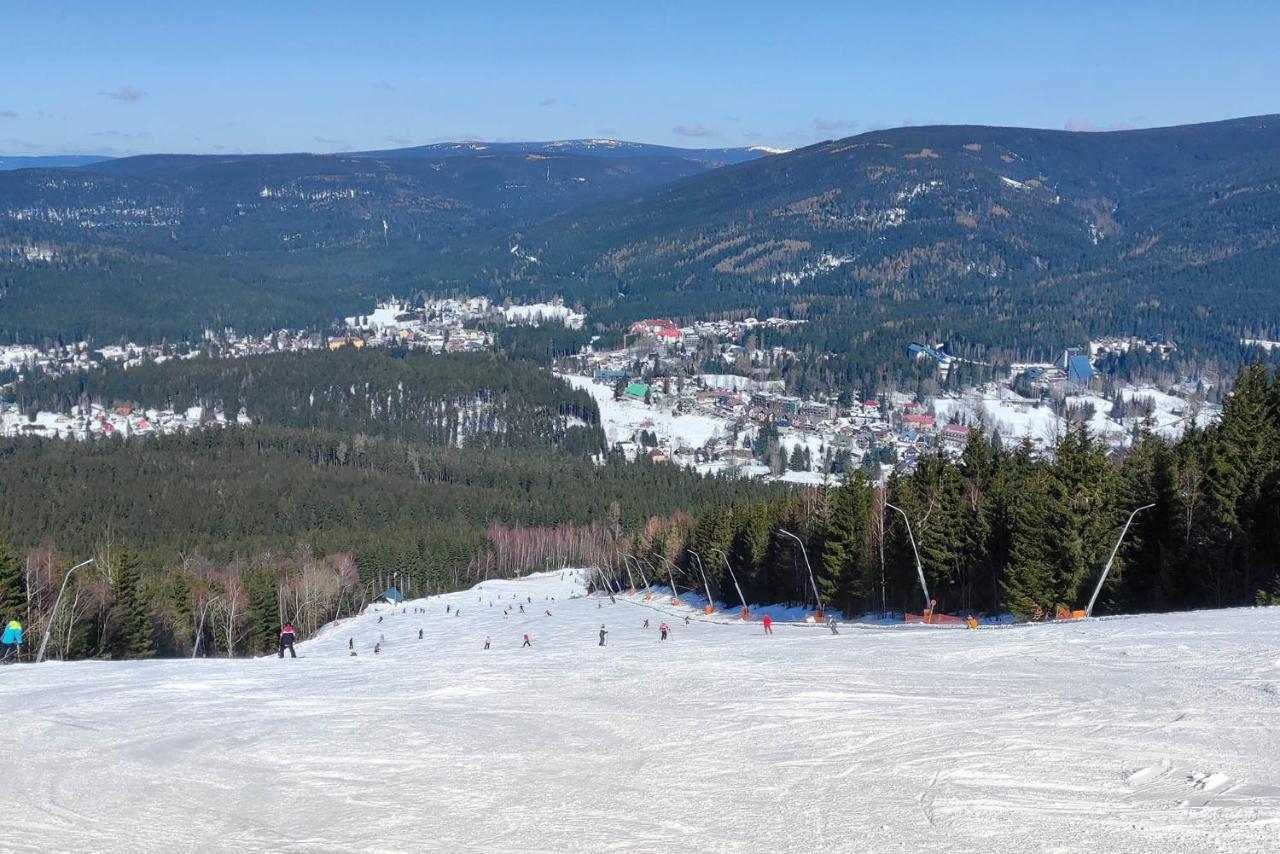 Enjoyharrachov - Atraktivni Klidny Klimatizovany Apartman 20 V Centru Harrachova S Parkovanim, Wifi-Wlan, Sat, Herni Konzoli, Ipad, Netflix Zdarma, Moznosti Dobijeni Auta, Vyhledem Do Zahrady A Na Romanticky Kostelik ภายนอก รูปภาพ