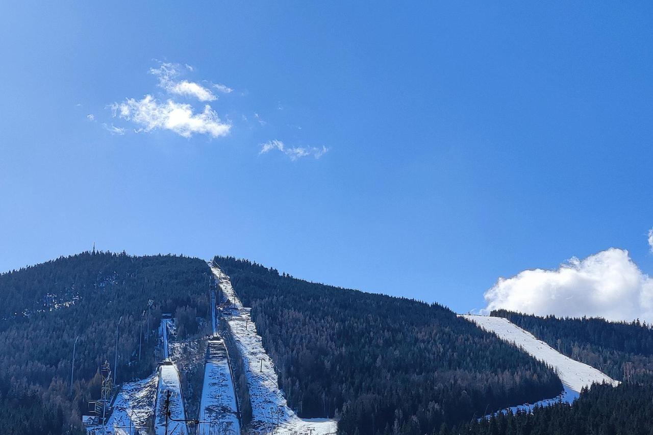 Enjoyharrachov - Atraktivni Klidny Klimatizovany Apartman 20 V Centru Harrachova S Parkovanim, Wifi-Wlan, Sat, Herni Konzoli, Ipad, Netflix Zdarma, Moznosti Dobijeni Auta, Vyhledem Do Zahrady A Na Romanticky Kostelik ภายนอก รูปภาพ