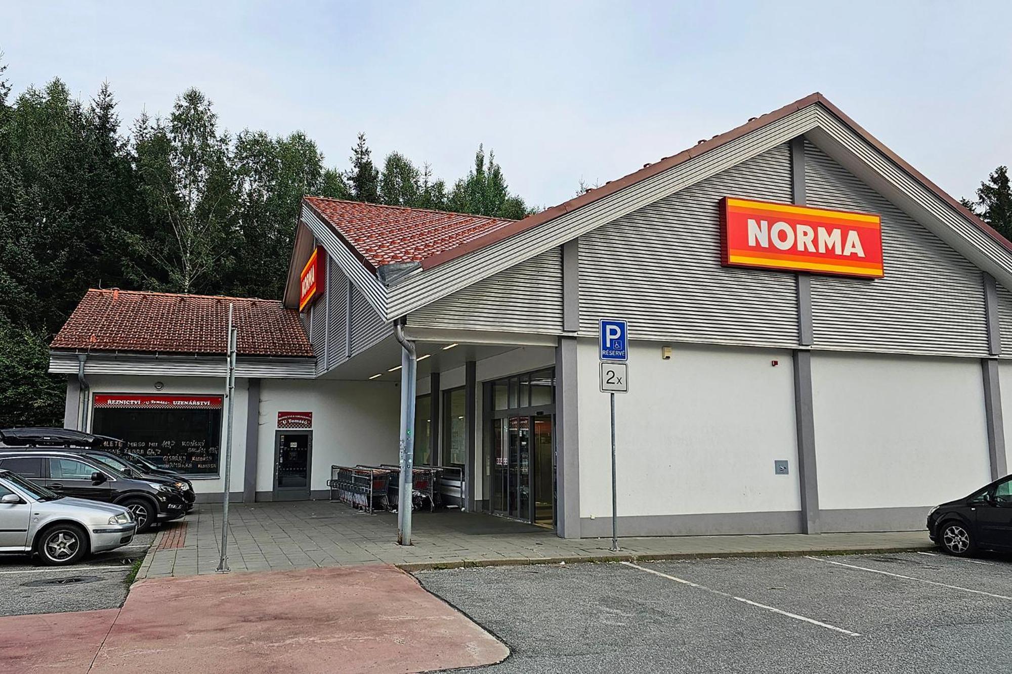 Enjoyharrachov - Atraktivni Klidny Klimatizovany Apartman 20 V Centru Harrachova S Parkovanim, Wifi-Wlan, Sat, Herni Konzoli, Ipad, Netflix Zdarma, Moznosti Dobijeni Auta, Vyhledem Do Zahrady A Na Romanticky Kostelik ภายนอก รูปภาพ