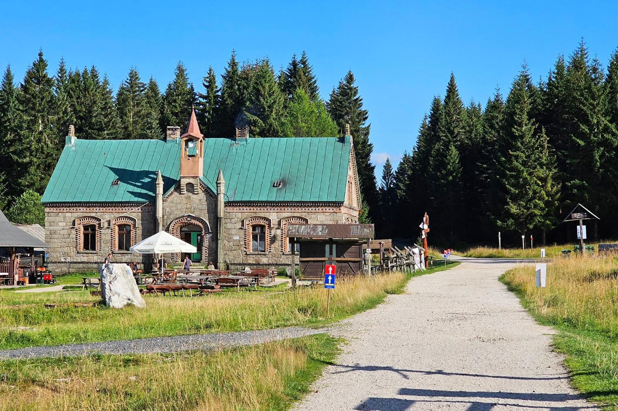 Enjoyharrachov - Atraktivni Klidny Klimatizovany Apartman 20 V Centru Harrachova S Parkovanim, Wifi-Wlan, Sat, Herni Konzoli, Ipad, Netflix Zdarma, Moznosti Dobijeni Auta, Vyhledem Do Zahrady A Na Romanticky Kostelik ภายนอก รูปภาพ