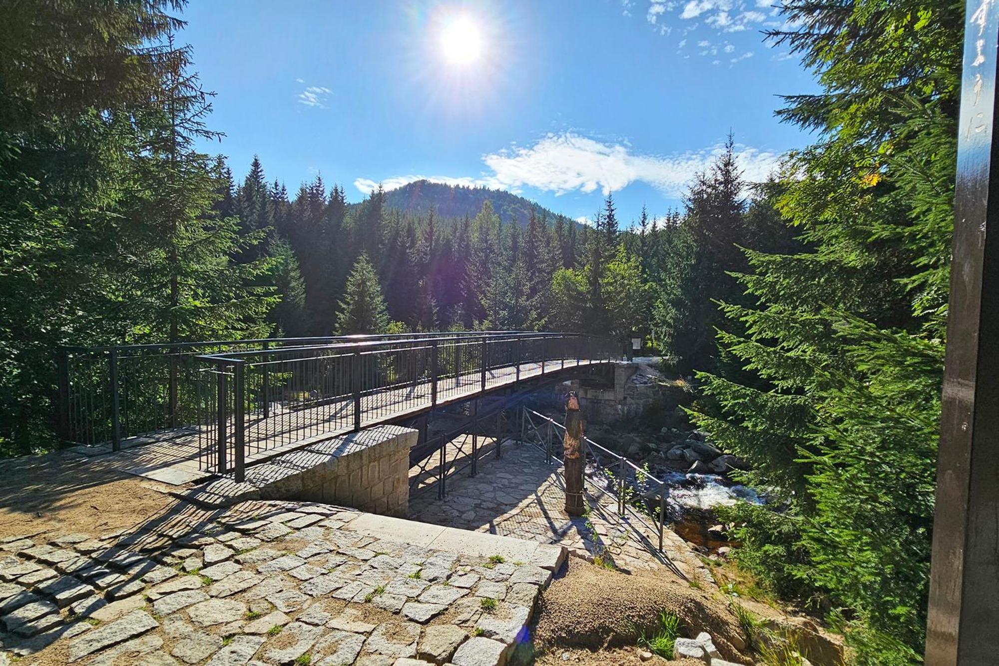 Enjoyharrachov - Atraktivni Klidny Klimatizovany Apartman 20 V Centru Harrachova S Parkovanim, Wifi-Wlan, Sat, Herni Konzoli, Ipad, Netflix Zdarma, Moznosti Dobijeni Auta, Vyhledem Do Zahrady A Na Romanticky Kostelik ภายนอก รูปภาพ