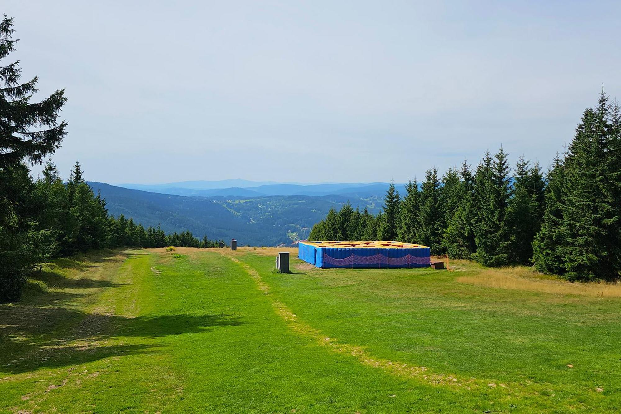 Enjoyharrachov - Atraktivni Klidny Klimatizovany Apartman 20 V Centru Harrachova S Parkovanim, Wifi-Wlan, Sat, Herni Konzoli, Ipad, Netflix Zdarma, Moznosti Dobijeni Auta, Vyhledem Do Zahrady A Na Romanticky Kostelik ภายนอก รูปภาพ