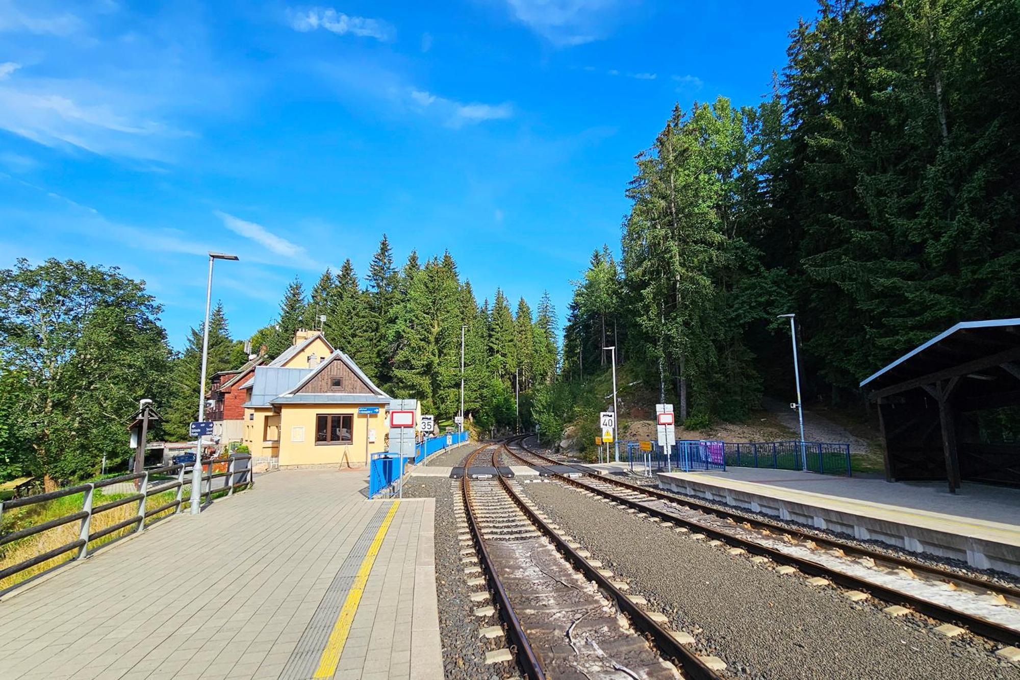 Enjoyharrachov - Atraktivni Klidny Klimatizovany Apartman 20 V Centru Harrachova S Parkovanim, Wifi-Wlan, Sat, Herni Konzoli, Ipad, Netflix Zdarma, Moznosti Dobijeni Auta, Vyhledem Do Zahrady A Na Romanticky Kostelik ภายนอก รูปภาพ
