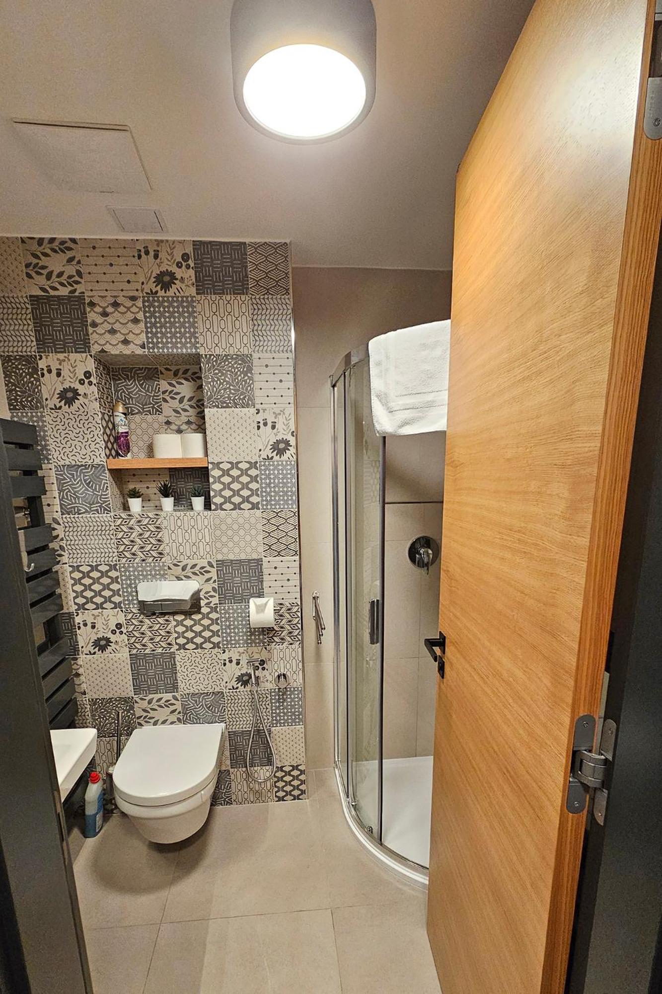 Enjoyharrachov - Atraktivni Klidny Klimatizovany Apartman 20 V Centru Harrachova S Parkovanim, Wifi-Wlan, Sat, Herni Konzoli, Ipad, Netflix Zdarma, Moznosti Dobijeni Auta, Vyhledem Do Zahrady A Na Romanticky Kostelik ภายนอก รูปภาพ