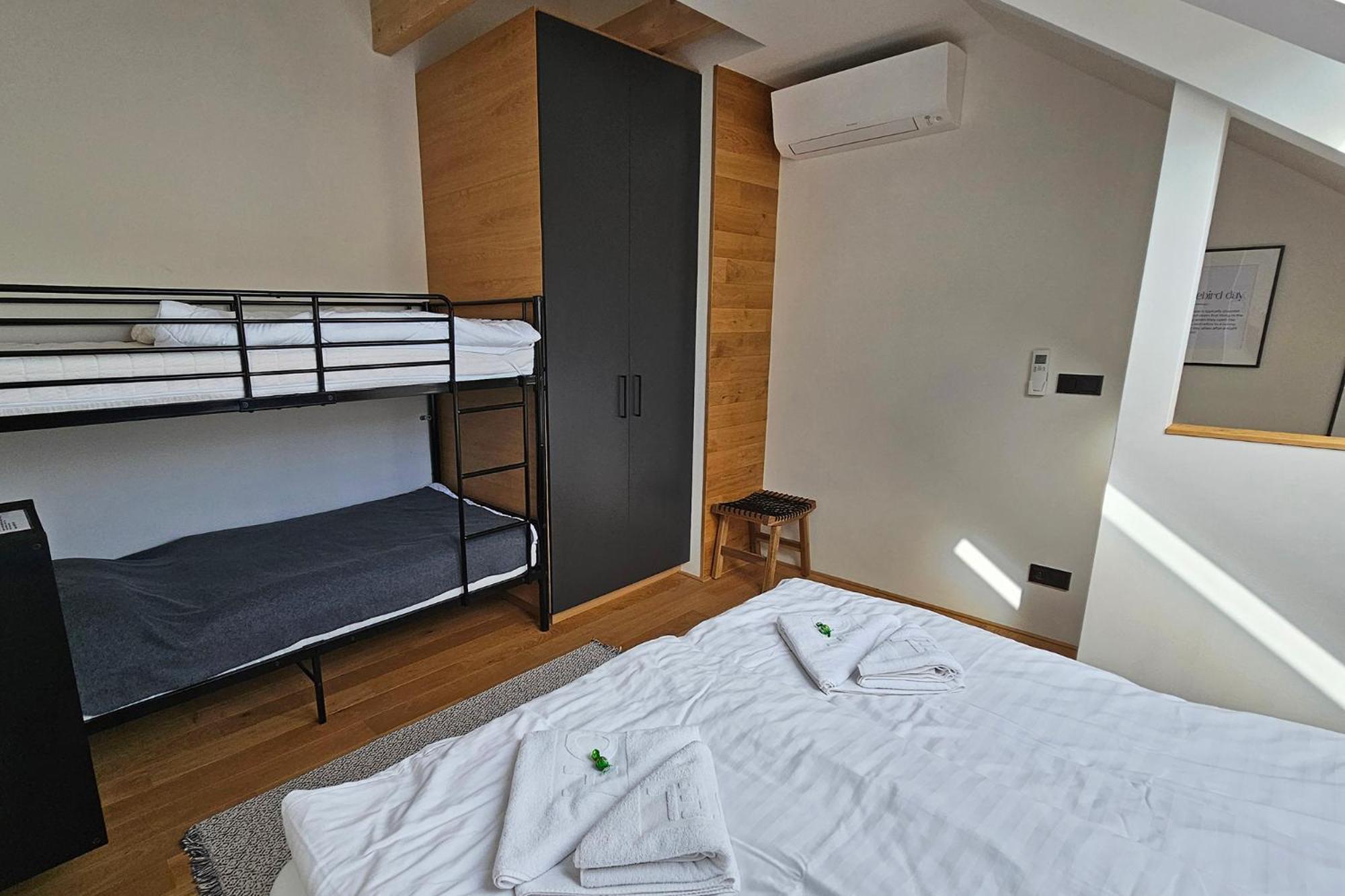 Enjoyharrachov - Atraktivni Klidny Klimatizovany Apartman 20 V Centru Harrachova S Parkovanim, Wifi-Wlan, Sat, Herni Konzoli, Ipad, Netflix Zdarma, Moznosti Dobijeni Auta, Vyhledem Do Zahrady A Na Romanticky Kostelik ภายนอก รูปภาพ